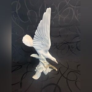 Lladro Turtle Dove porcelain figurine, model number 4550